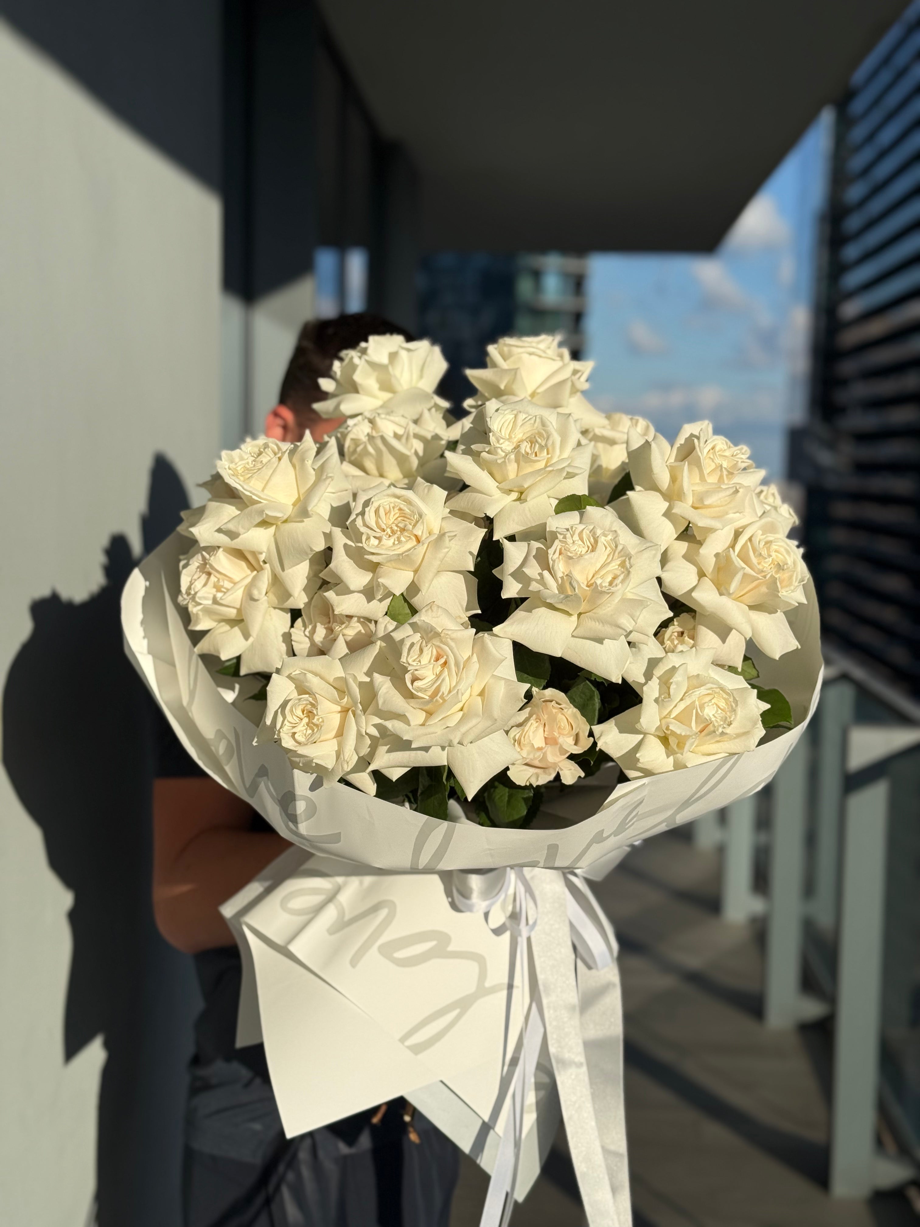 "Fleur d'Amour" - 2 Dozen long stem premium roses