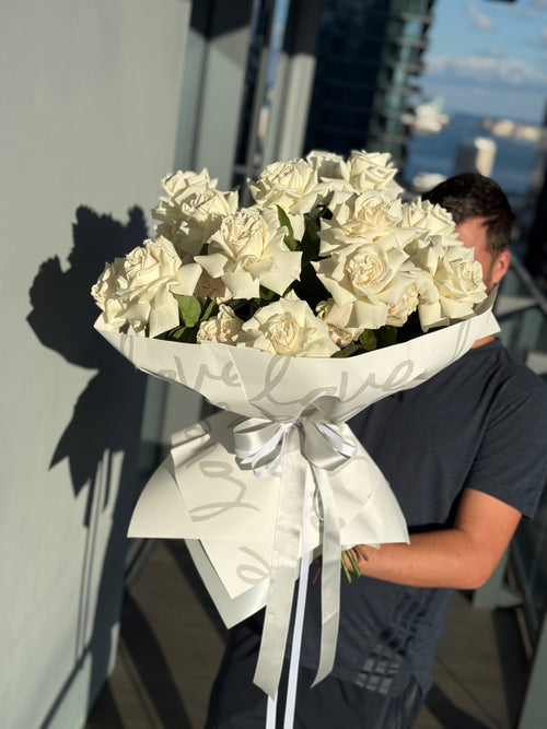 "Fleur d'Amour" - 2 Dozen long stem premium roses