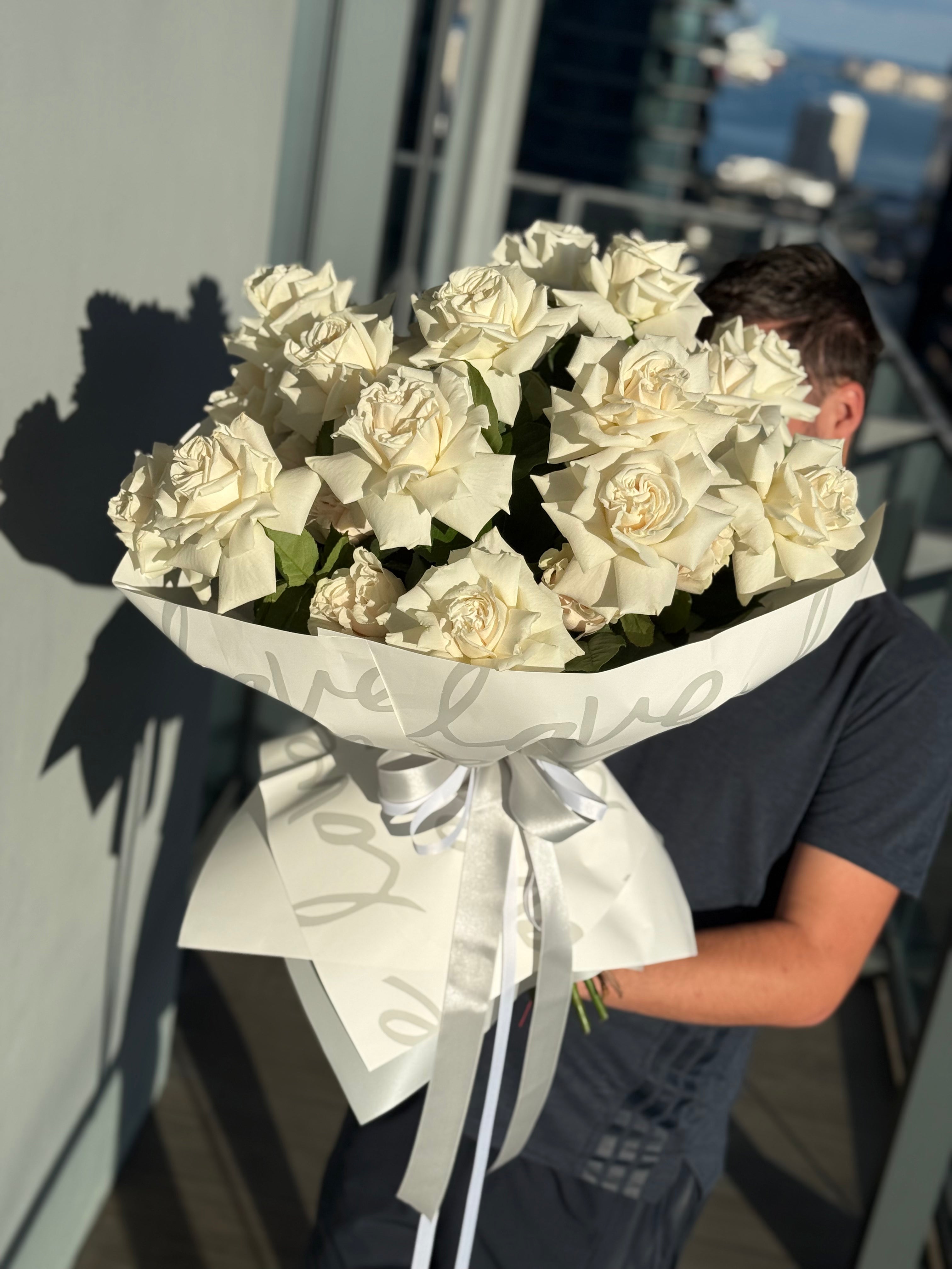 "Fleur d'Amour" - 2 Dozen long stem premium roses